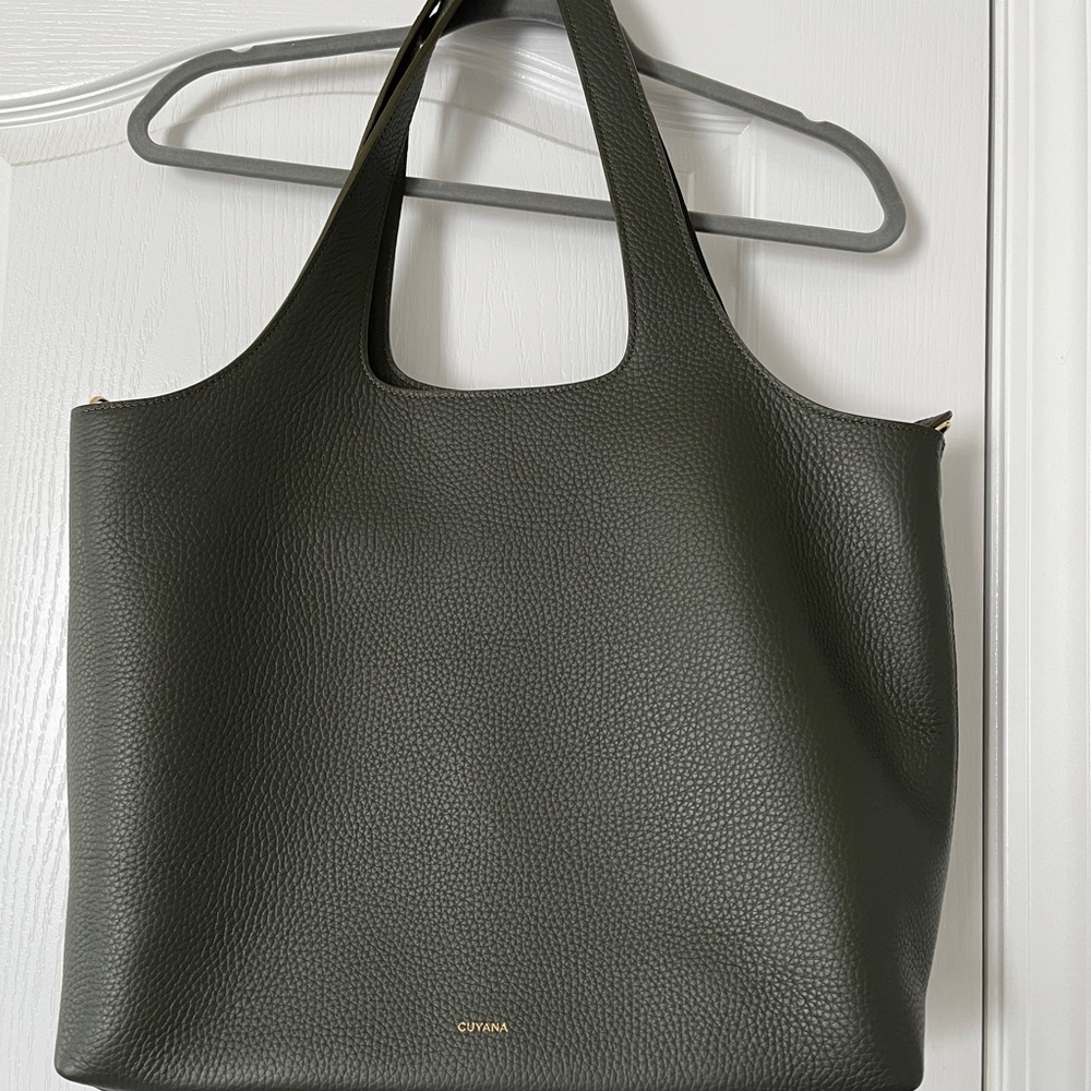 Cuyana italian leather system zipper tote 16” in olive green - Picture 5 of 12